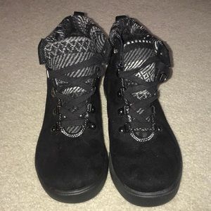 Unr8ed Black Boots